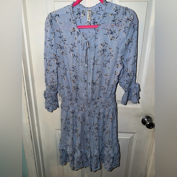 American Rag Dresses & Skirts - American Rag Light Blue Floral Tie-Neck Women's Dress Size L